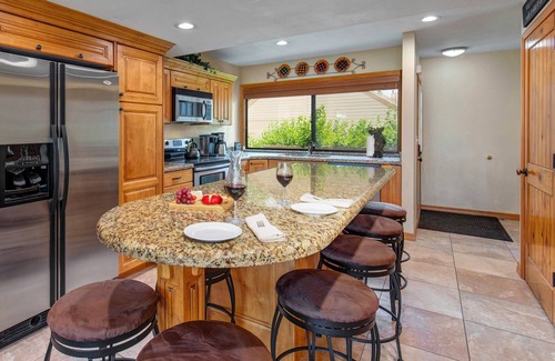 Park Meadows Condominio | Racquet Club 60 2 Bedroom Condo by RedAwning