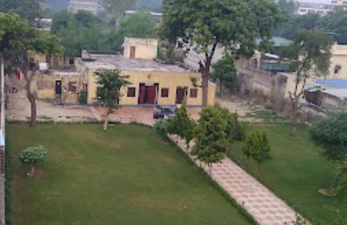 Vrindavan Hotel | Radha Krishna dham beside iskon gowsala,Vrindavan