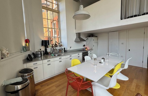 Stepney Green Apartamento | Radiant 1BD Maisonette Retreat, Whitechapel