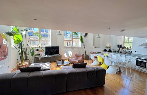 Stepney Green Apartamento | Radiant 1BD Maisonette Retreat, Whitechapel
