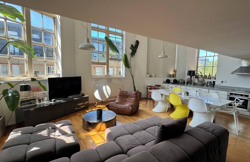 Stepney Green Apartamento | Radiant 1BD Maisonette Retreat, Whitechapel