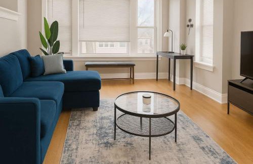 Avondale Apartamento | Radiant 2BR Apt near Shops - Springfield 04-2