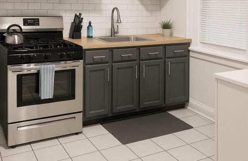 Avondale Apartamento | Radiant 2BR Apt near Shops - Springfield 04-2