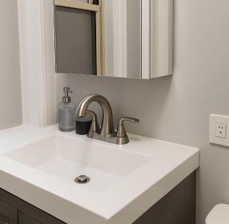 Avondale Apartamento | Radiant 2BR Apt near Shops - Springfield 04-2