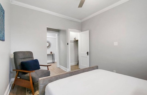 Avondale Apartamento | Beaming & Roomy 2BR Apartment near Shops