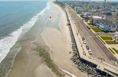 Brigantine Casa | Radiant Beach Block Condo Parking Patio