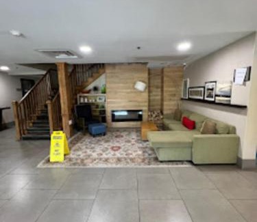 Murfreesboro Hotel | Radiant Inn and Suites
