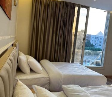 Kafrat al Jabal Hotel | Radiant Pyramids View