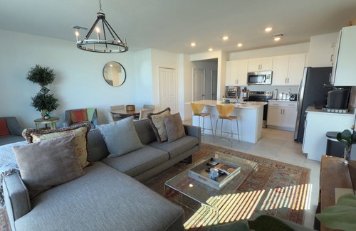 Braden River Casa | Radiant Retreat- luxe Living