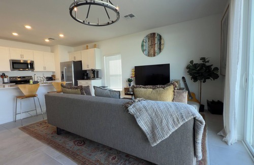 Braden River Casa | Radiant Retreat- luxe Living