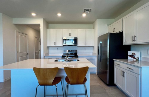 Braden River Casa | Radiant Retreat- luxe Living