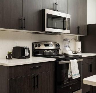 Whitestown Apartamento | Radiant Vibes Spacious 2BR 2BA 2 King Beds Gym WFH