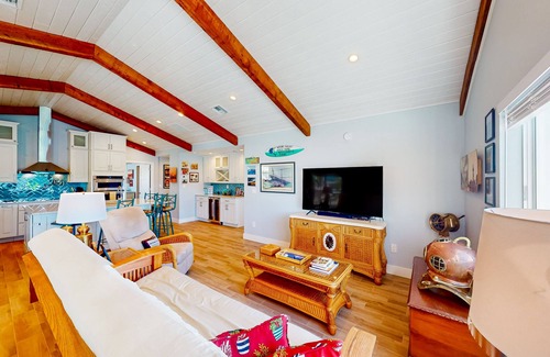Islamorada Casa | Radiant waterfront retreat with remarkable views, patio, tennis court, & grill
