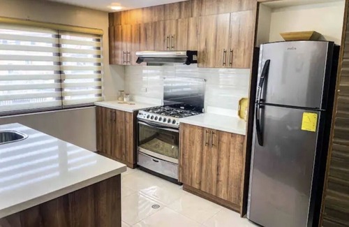 Cuenca Apartamento | [Suite Radiante] 4min al Centro + Free parking
