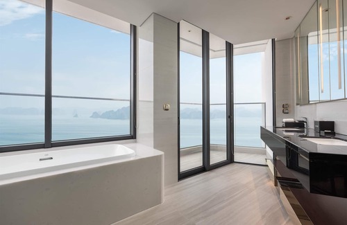 Bai Chay Hotel | Radisson Blu Hotel, Ha Long Bay