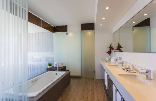 Apoquindo Hotel | Radisson Blu Plaza El Bosque Santiago