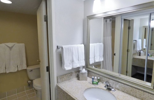 Akron Hotel | Radisson Hotel Akron/Fairlawn