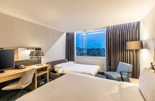 Heathrow Villages Hotel | Radisson Hotel & Conference Centre London Heathrow