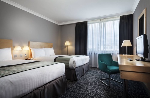 Heathrow Villages Hotel | Radisson Hotel & Conference Centre London Heathrow