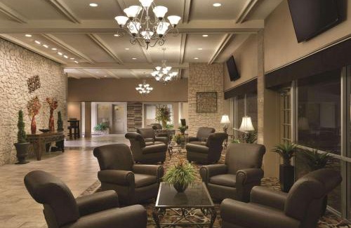 Clarksville Hotel | Radisson Hotel Louisville North