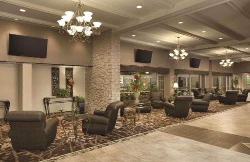 Clarksville Hotel | Radisson Hotel Louisville North