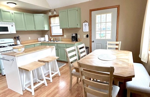 Honor Cabaña | Rae's Retreat on Little Platte Lake w/ Private Dock!