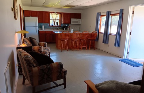 New Waverly Casa | RafterTFarm- The Old Barn House