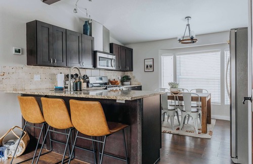 Downieville-Lawson-Dumont Casa | Rafting! Hot tub and Creek Views