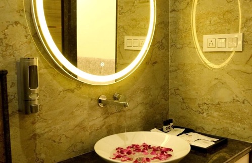 Aliganj Hotel | Raghubar Palace