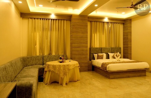 Aliganj Hotel | Raghubar Palace