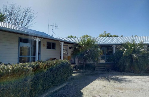 Raglan Hotel | Raglan West Accommodation Units