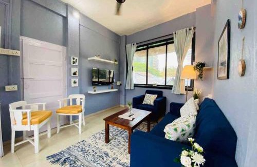 Pali Hill Apartamento | Rahat Manzil- The Old Warm Charm 2 Bedroom Apartment in Khar West by Connekt Homes
