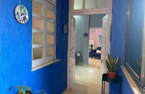 Pali Hill Apartamento | Rahat Manzil- The Old Warm Charm 2 Bedroom Apartment in Khar West by Connekt Homes