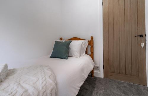 Wakefield Casa | Railway Retreat
