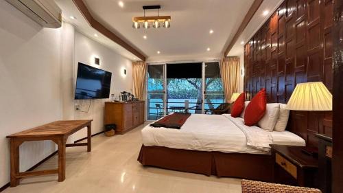Bang Khla Casa | Rainbow Arokaya Holistic Longevity Wellness Resort - Riverfront Room 8