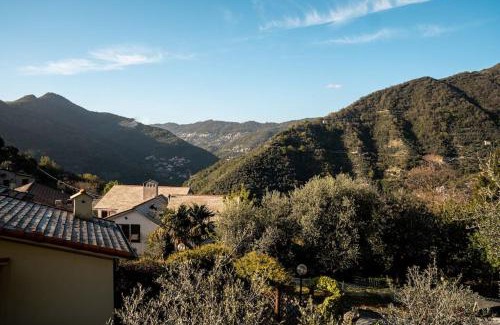 Vescina Casa | [Rainbow house]- with Jacuzzi-wifi-garden-balcony-parking