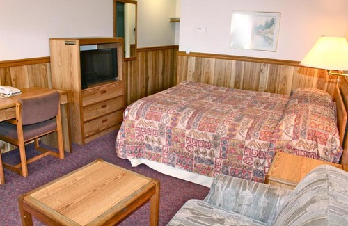 Chilliwack Proper Village West Hotel | Rainbow Motor Inn