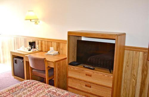 Chilliwack Proper Village West Hotel | Rainbow Motor Inn