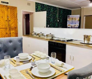 Universitas Cama Y Desayuno | Rainbow Palace