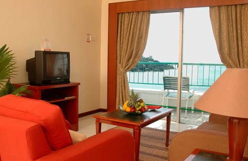 Tanjung Bungah Hotel | Rainbow Paradise Beach Resort