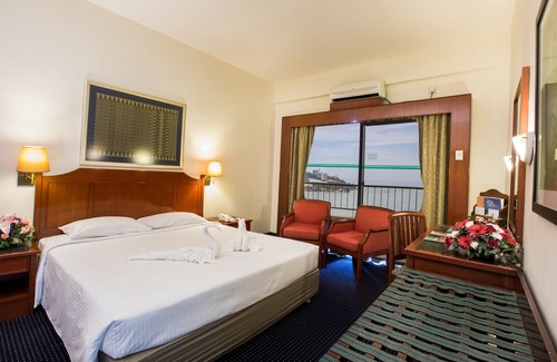 Tanjung Bungah Hotel | Rainbow Paradise Beach Resort