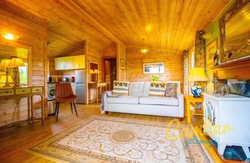 Romney Marsh Otro | Rainbow Petty - Pine lodge - Kent countryside