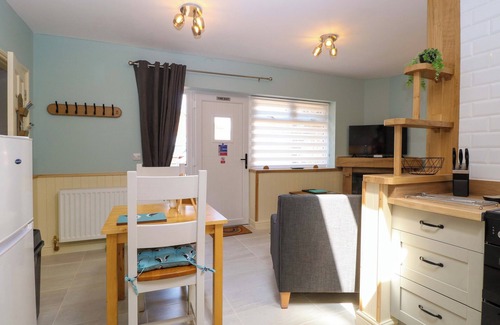 Dereham Cabaña | RAINBOW'S END, romantic, character holiday cottage in Swanton Morley