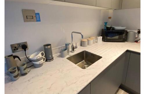 Totnes Apartamento | Rainbow View - Modern, central 1-bed flat, free on-site parking