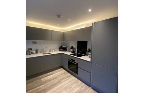 Totnes Apartamento | Rainbow View - Modern, central 1-bed flat, free on-site parking