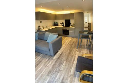 Totnes Apartamento | Rainbow View - Modern, central 1-bed flat, free on-site parking