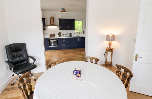 Clifden Cabaña | RAINBOWS END, pet friendly, with open fire in Clifden, County Galway
