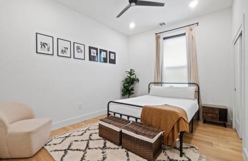East Cesar Chavez Casa | Rainey St Retreat - Cowboy Pool & Urban Chic