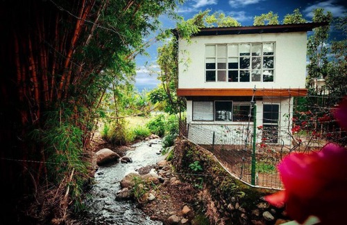 Escazú Casa | Rainforest Cabin in Escazu. Best of both words