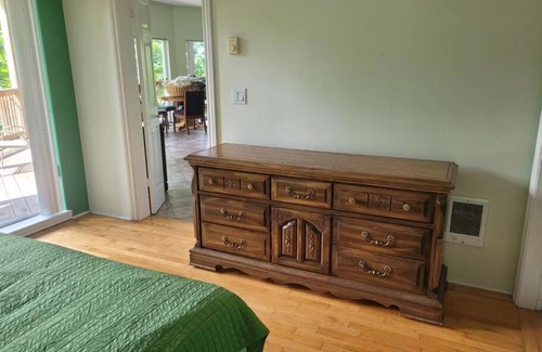 Powell River Casa | rainforest suite with a king size bed